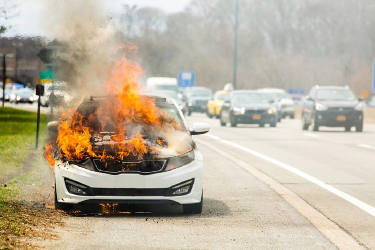 mobil terbakar